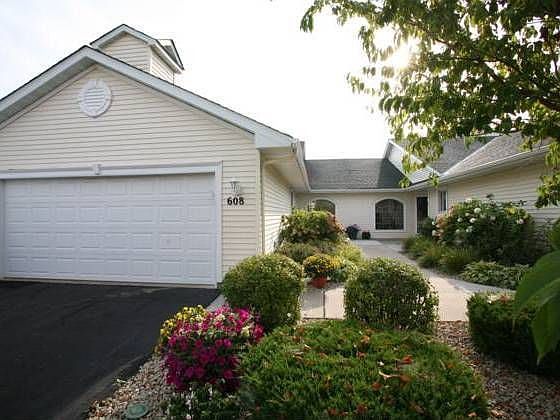 1st image of 608 Aqua Cir