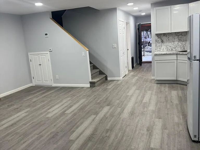3748 Bayview Ave — Photo 6