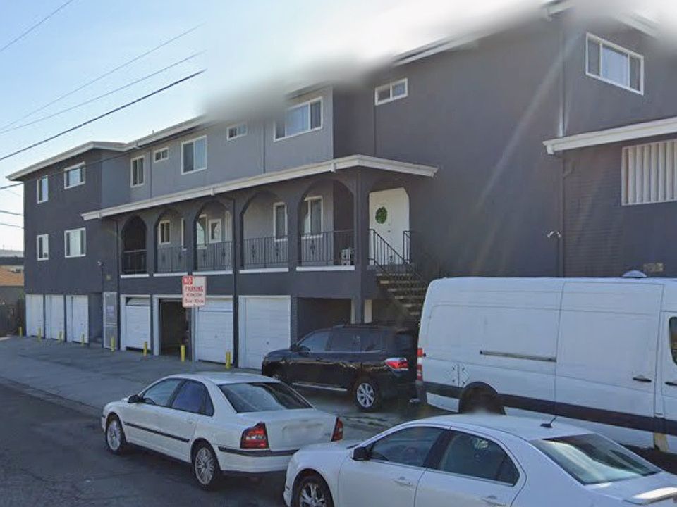 1st image of 11600 Menlo Ave #4