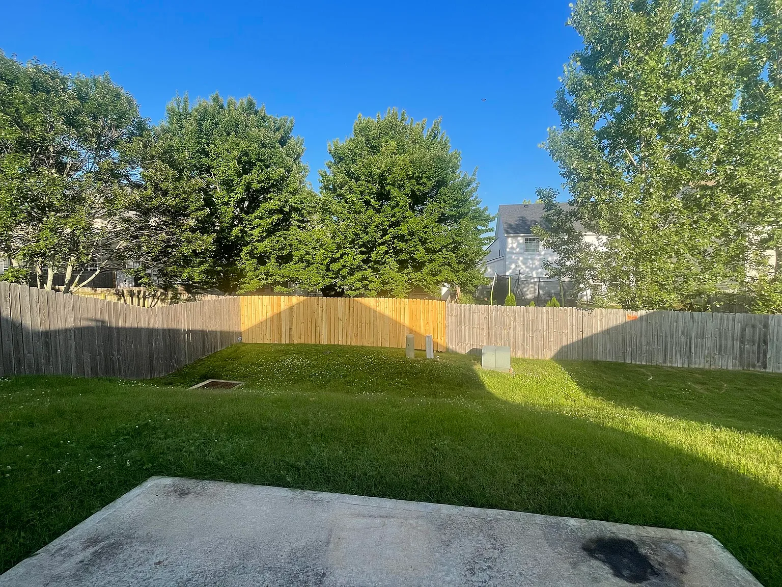 3 bed, 2.0 bath, 1290 sqft, $1,895 — Photo 3