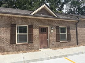 513 West End Circle, 2