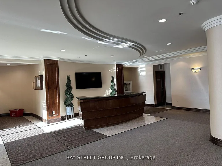 51 Baffin Ct #611 — Photo 3