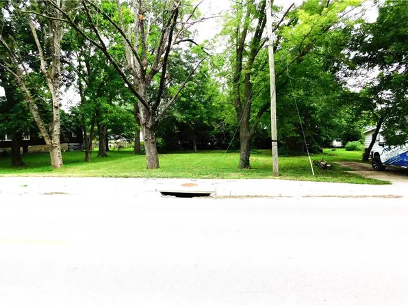 805 S Pine St, Holden, MO 64040
