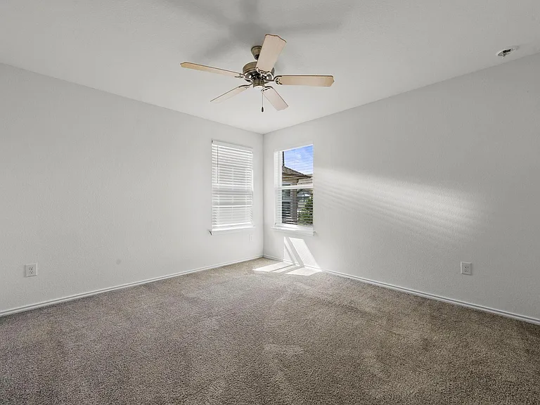 544 Ayinger Ln — Photo 27