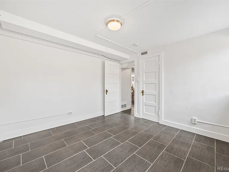 2290 Jasmine St — Photo 38