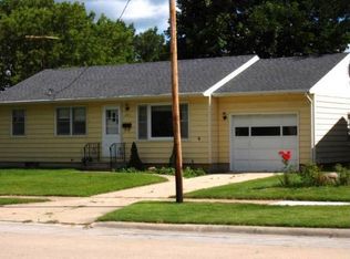 221 22nd St SE, Mason City, IA 50401