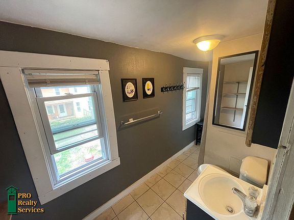 5th image of 2208 2nd St NE #2