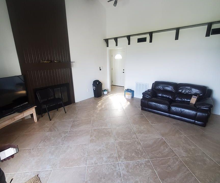 2nd image of 14 Riverbend Cir #14