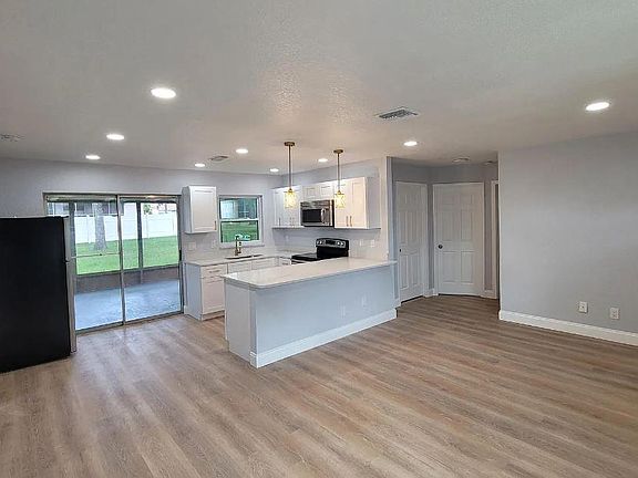 Fully renovated kitchen, new floor for living areas