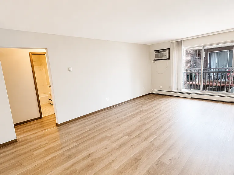 Hazelwood Apartments — Photo 16