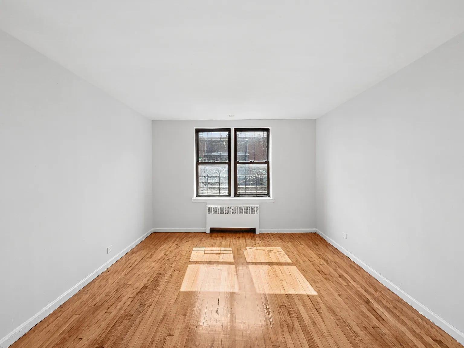 930 Sheridan Avenue — Photo 2
