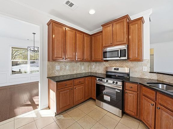 4th image of 5045 Racquet Ct