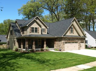 496 Juneway Dr, Bay Village, OH