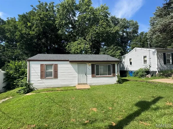 149 Becker Dr, Saint Louis, MO 63135
