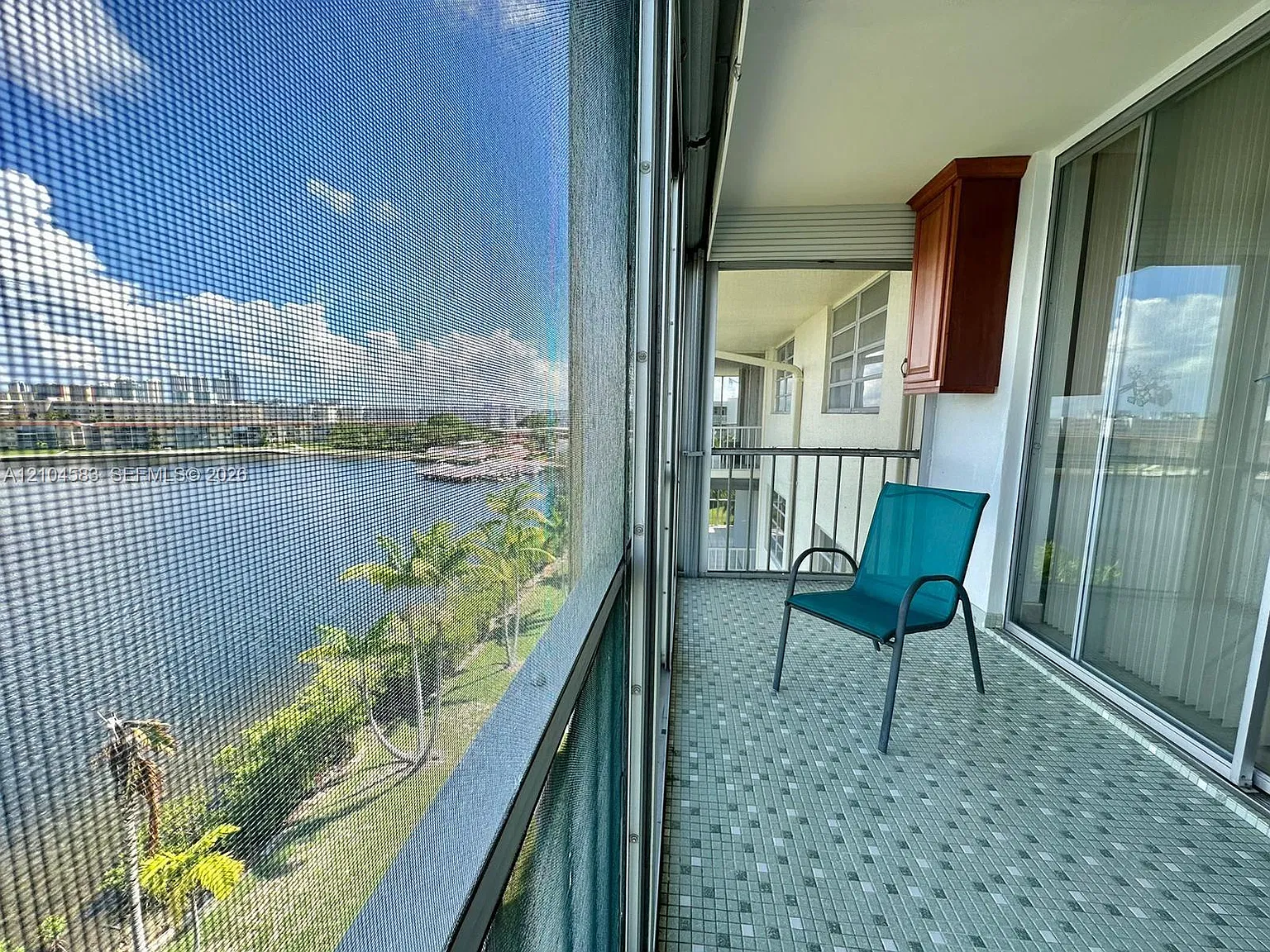 Point East Sec Ii Condo — Photo 2