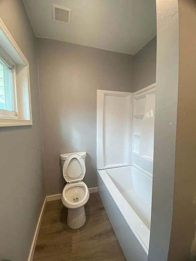 1380 Main St — Photo 4
