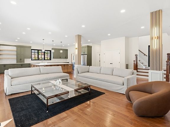 3rd image of 803 Marshall Rd