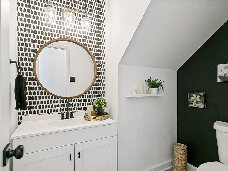Downstairs 1/2 bathroom