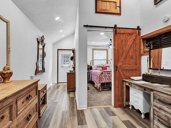 4th image of 2075 Mangum Rd
