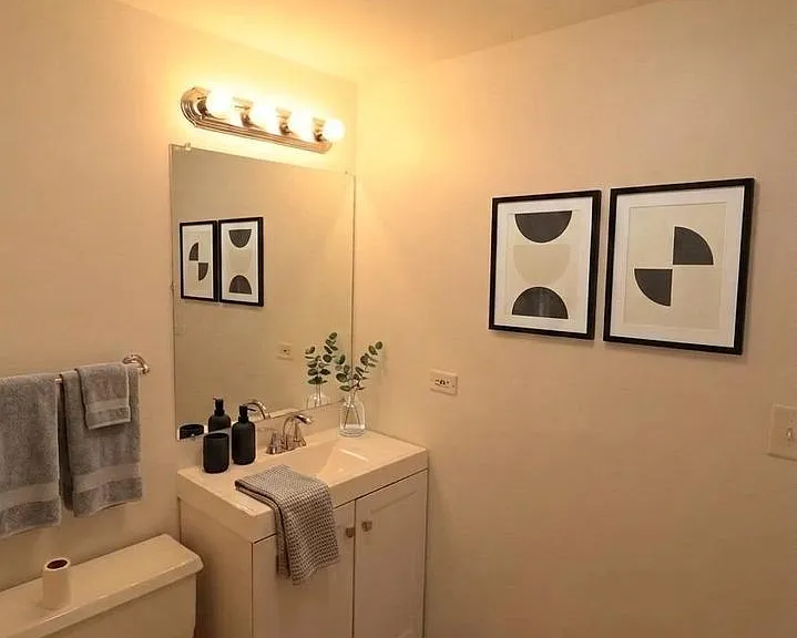 2546 N Southport Ave #2 — Photo 4