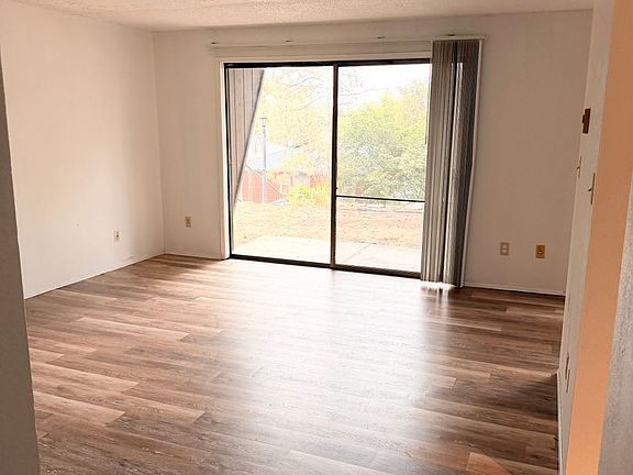 3rd image of 702 S Oak St APT 7