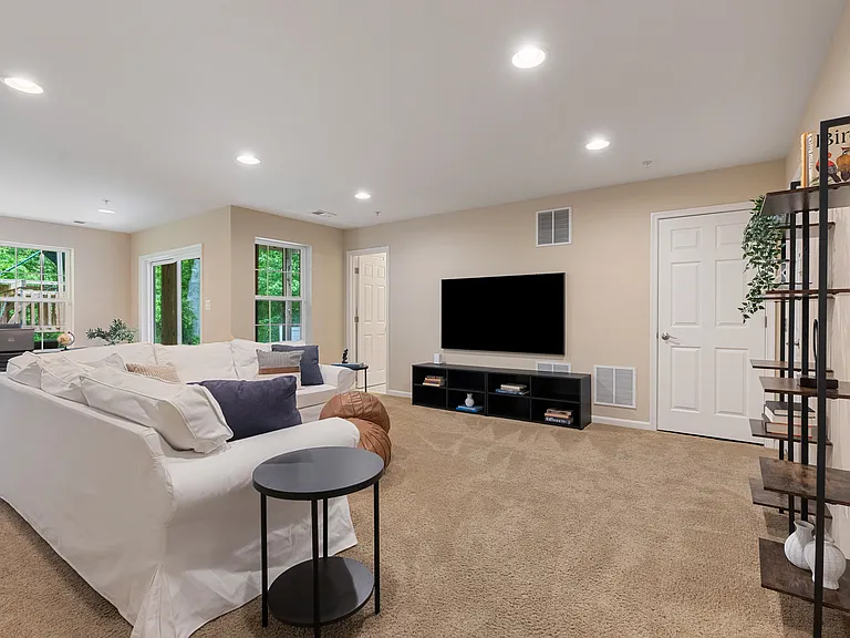 232 Mohegan Dr — Photo 14