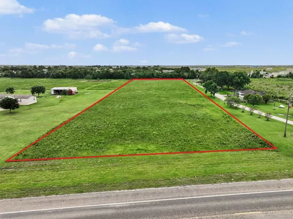 4 Highway 61, Anahuac, TX 77514