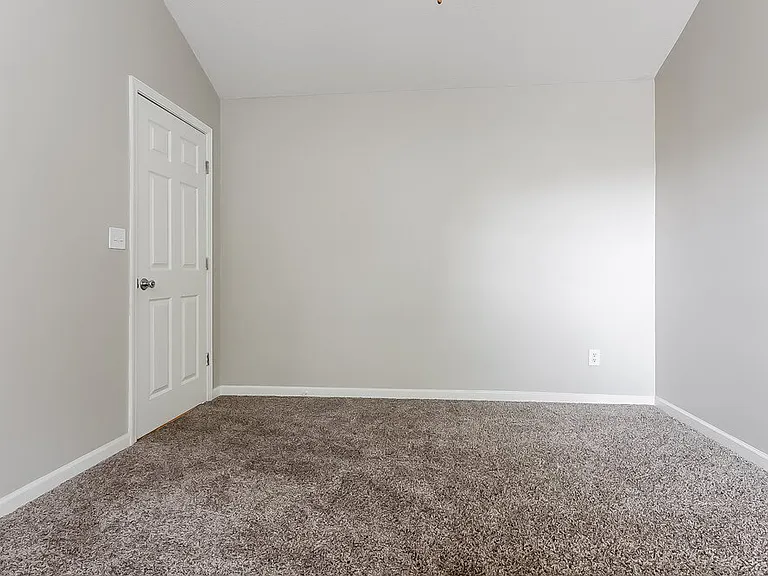 385 Hidden Creek Ln — Photo 14