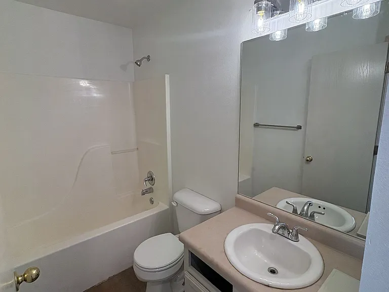 601 Cedar Brook Ct — Photo 7