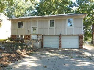 1300 Golfview Dr, Grain Valley, MO 64029