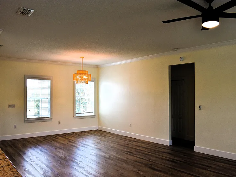 1217 SW Marmore Ave — Photo 7