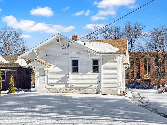 2nd image of 727 3rd Ave NE