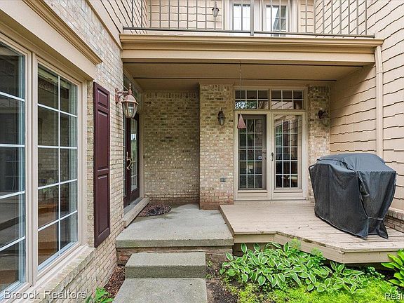 3rd image of 654 Deauville Ln