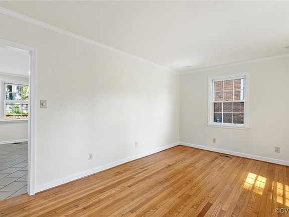 4th image of 4904 Bromley Ln