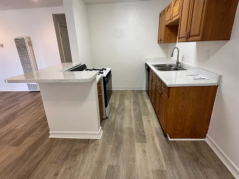 Courtyard Square Apartments — Photo 10