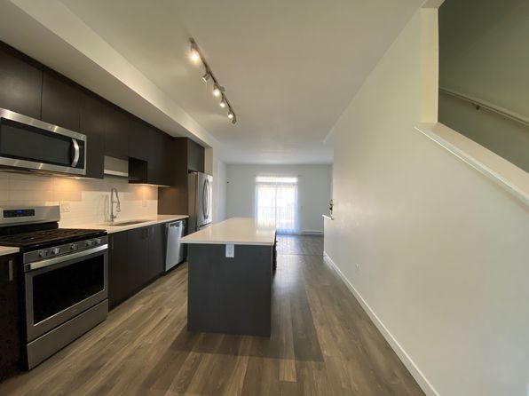 4 bedroom rental in Surrey — photo 3