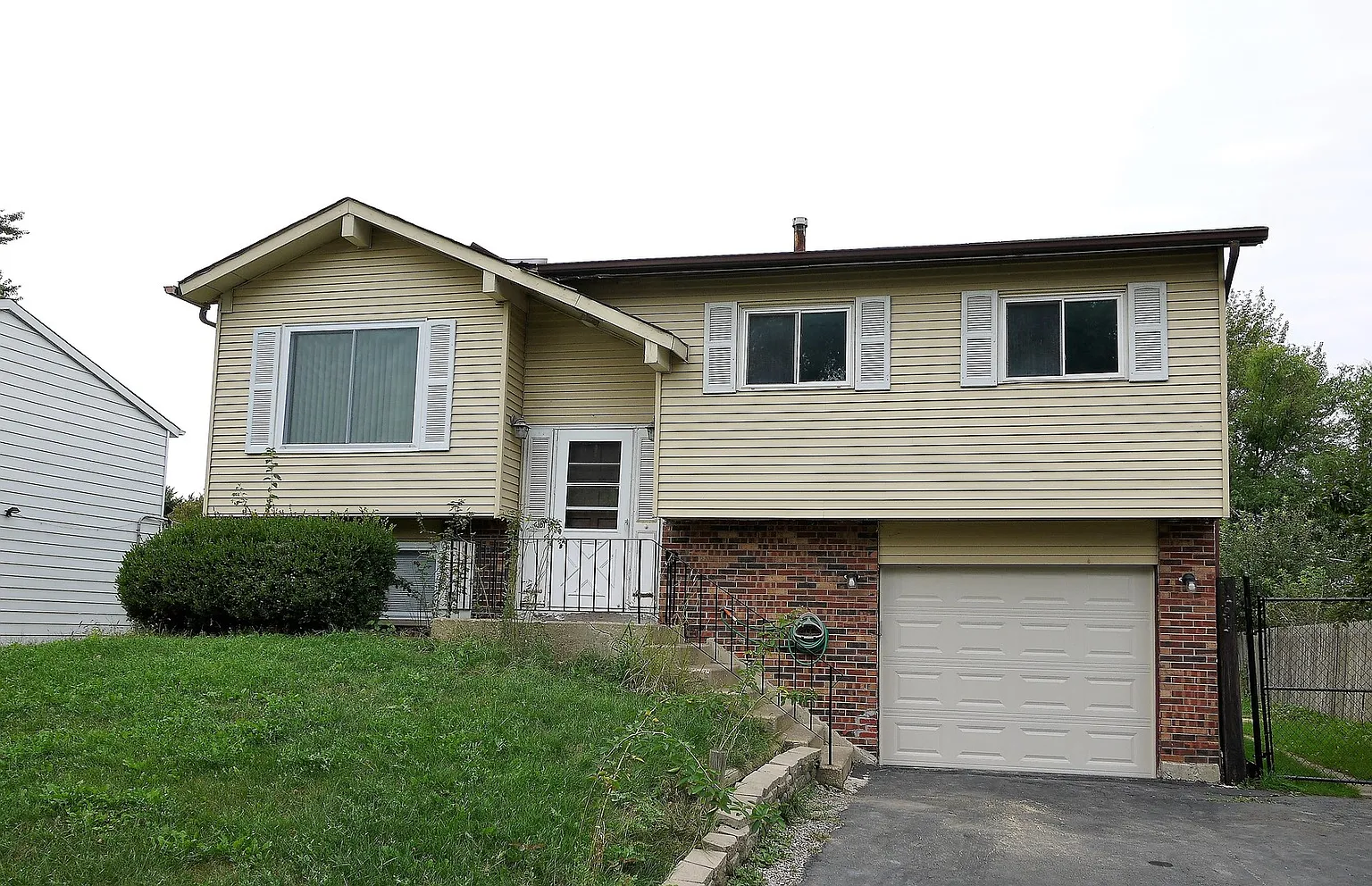 161 Monterey Dr photo 1