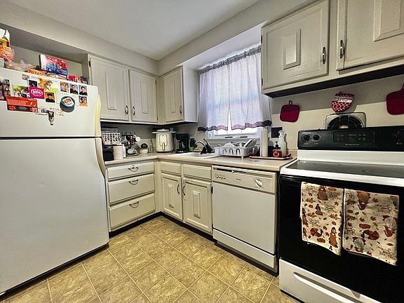 4th image of 540 Granby Rd #77C