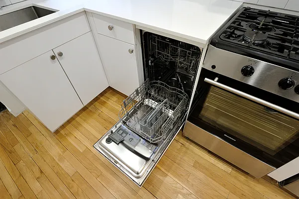 Rented by Aether Property Group | media 18