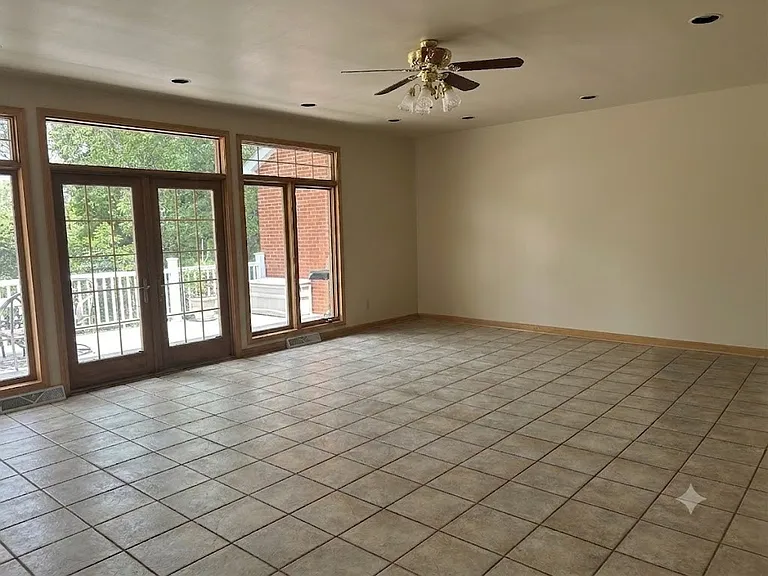 29 College Dr — Photo 16
