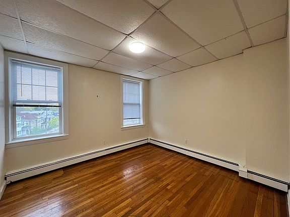 5th image of 208 Massachusetts Ave