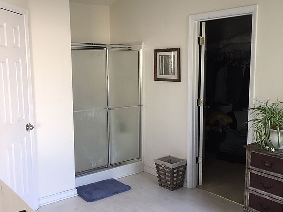 4th image of 2406 Oakland Ln