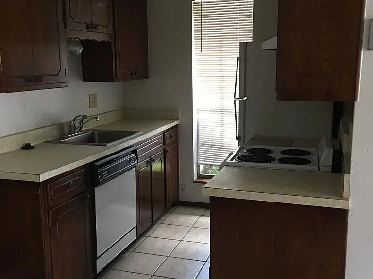 927 Jefferson St #1 — Photo 3