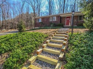 28 Sun Mountain St, Califon, NJ 07830