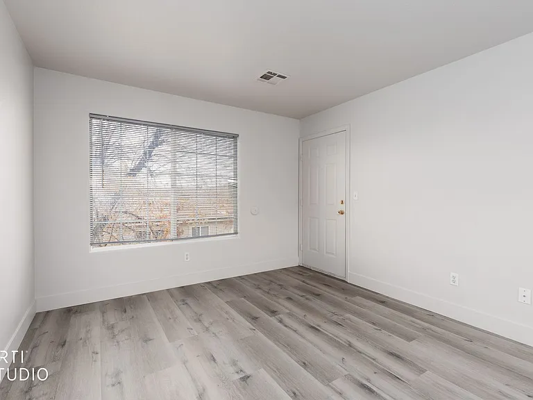 151 N Dairy Ln — Photo 4