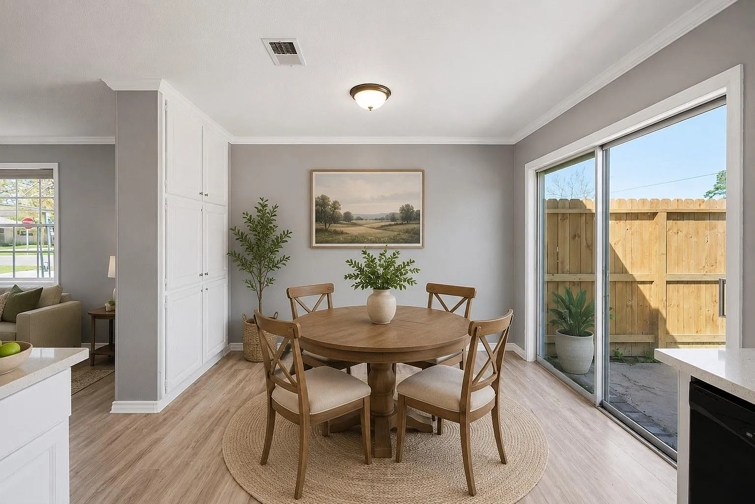 3 bed, 2.0 bath, 1216 sqft, $2,000 — Photo 4