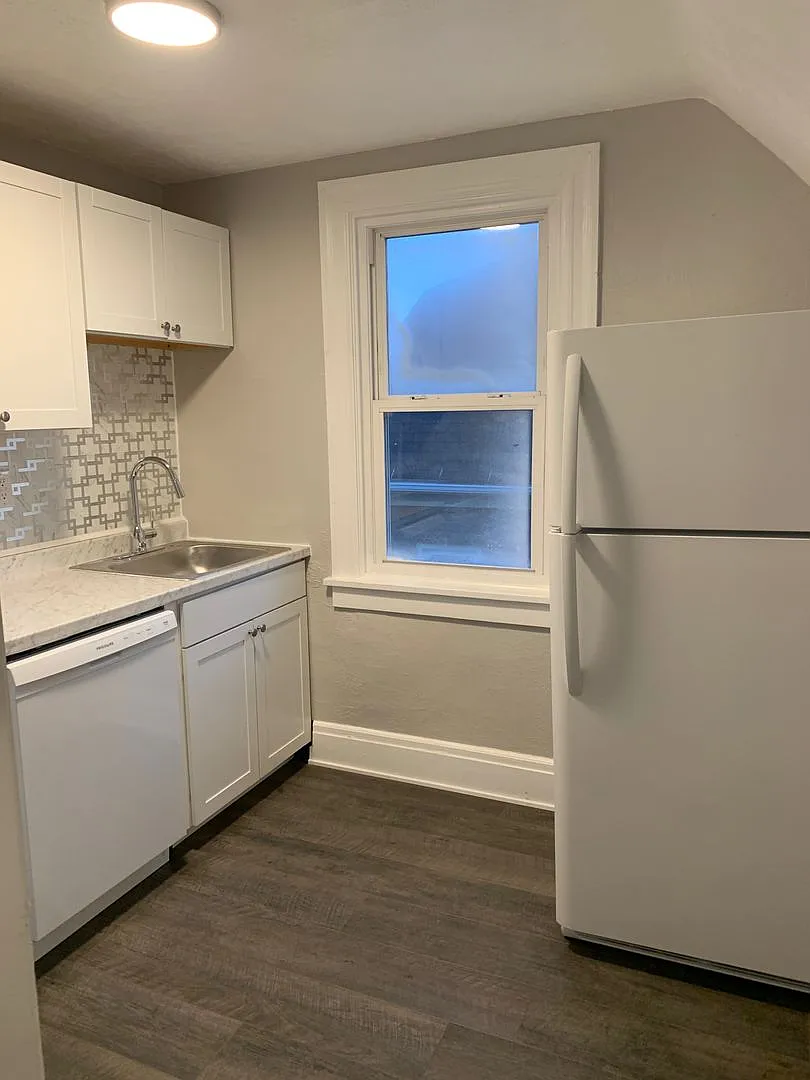 410 Marlow st — Photo 2