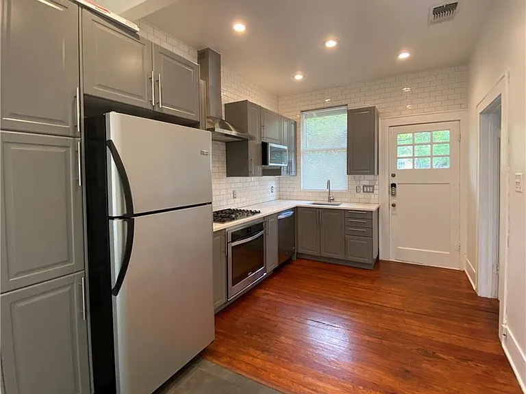 305 W 29th St — Photo 3