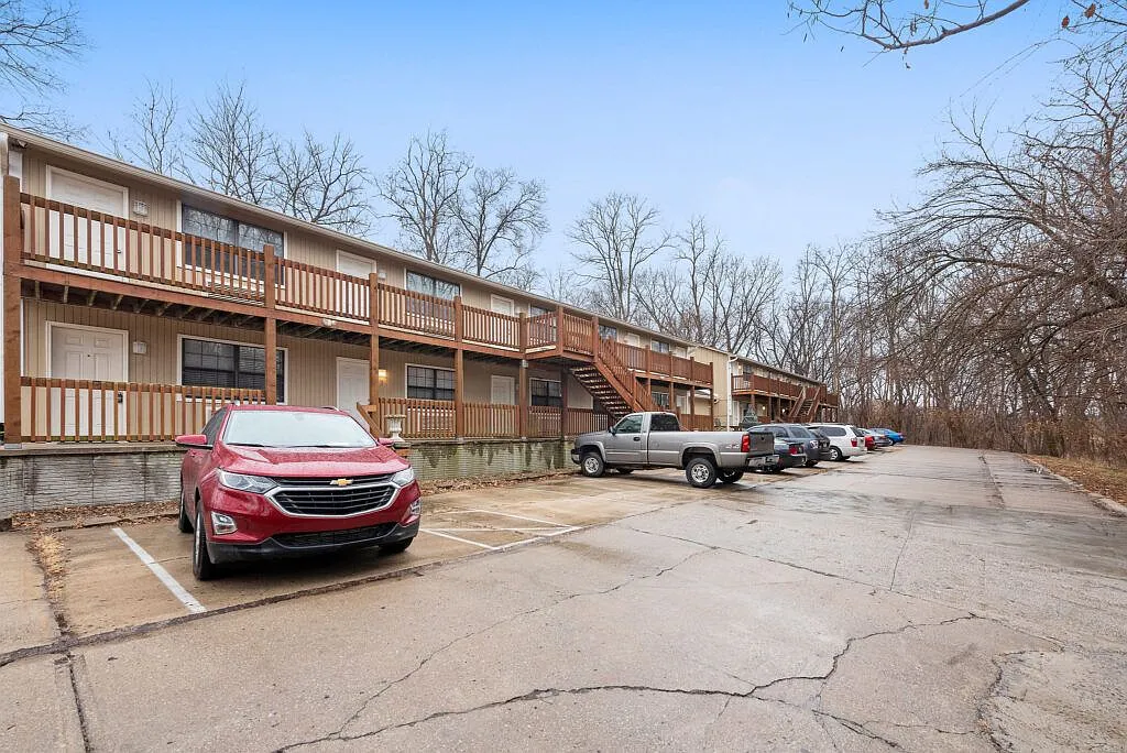Valley Apartments — Photo 2