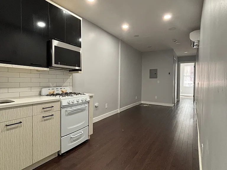 50 Jordan Ave #11R — Photo 2